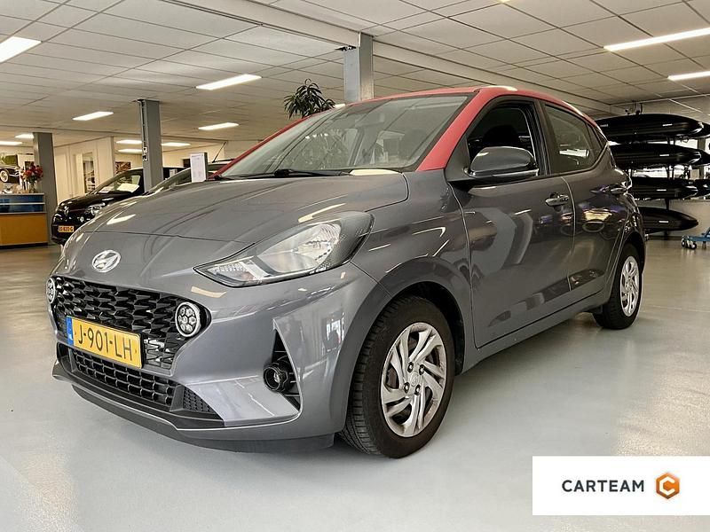 Grijs Gebruikt 2020 Hyundai i10 Comfort Hatchback | € 11.950 (Eerlijke prijs) - Afbeelding 1/4