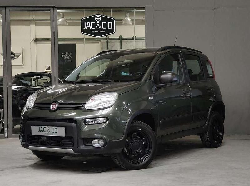 Groen (metallic) Occasion 2019 Fiat Panda 4x4 Hatchback | € 15.950 - Afbeelding 1/4
