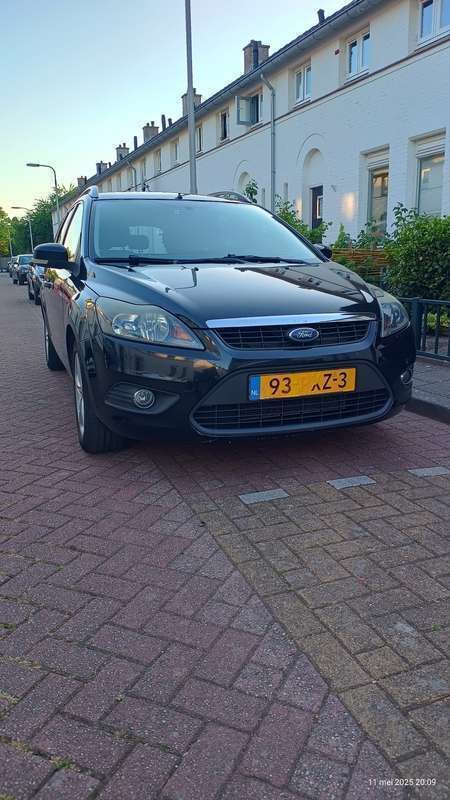 Zwart Gebruikt 2011 Ford Focus Stationwagen | € 2.150 (Eerlijke prijs) - Afbeelding 1/4