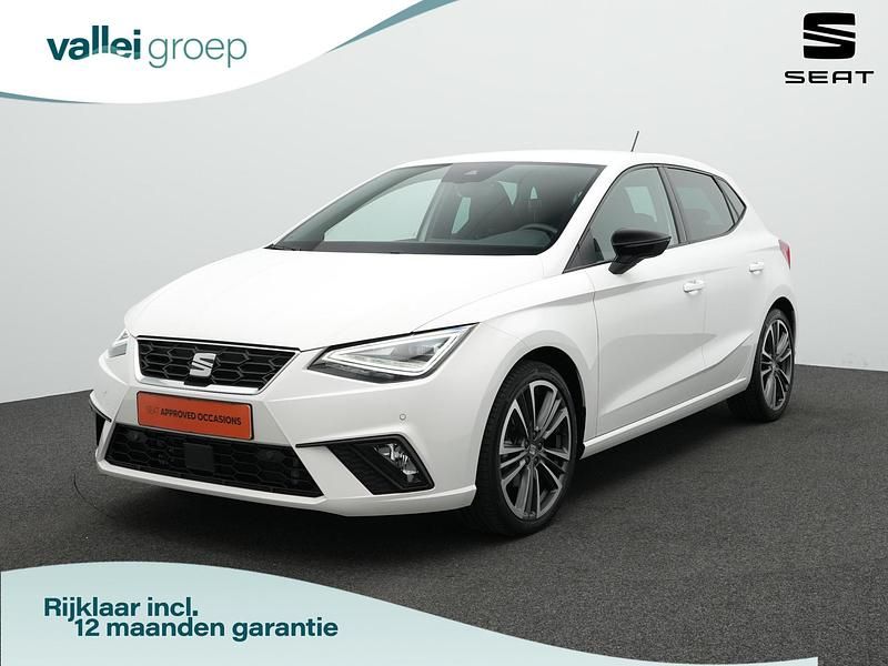Wit Gebruikt 2024 Seat Ibiza FR Hatchback | € 23.800 (Duur) - Afbeelding 1/4