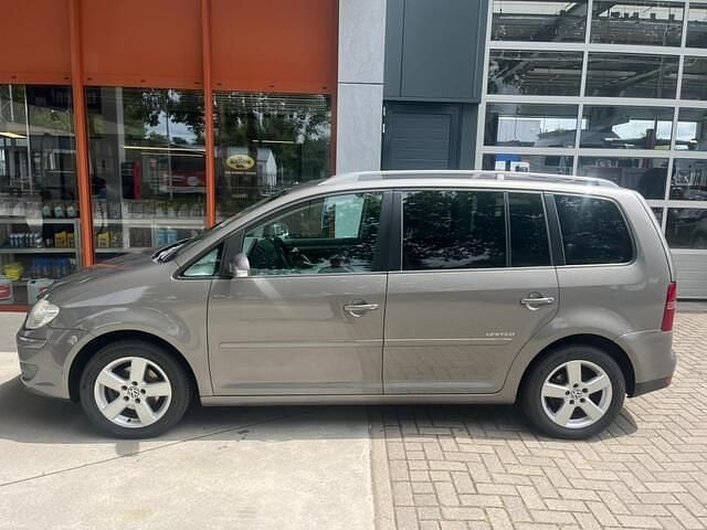 Grijs Gebruikt 2009 VW Touran Trendline MPV | € 4.945 (Eerlijke prijs) - Afbeelding 1/4