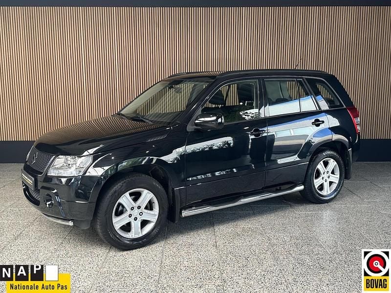 Zwart Gebruikt 2006 Suzuki Grand Vitara Exclusive SUV | € 7.895 (Eerlijke prijs) - Afbeelding 1/4