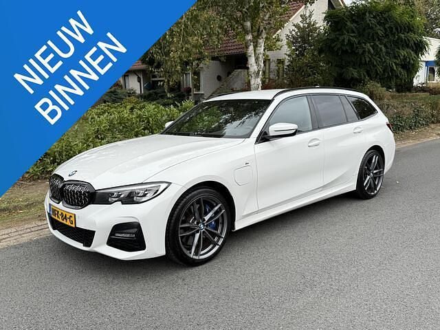 Wit Gebruikt 2021 BMW 330 M Sport Stationwagen | € 28.995 (Goede deal) - Afbeelding 1/4