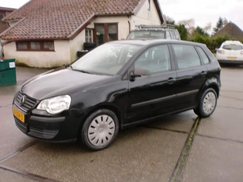 Zwart (metallic) Occasion 2006 VW Polo Hatchback | € 1.850 (Goede deal) - Afbeelding 1/4