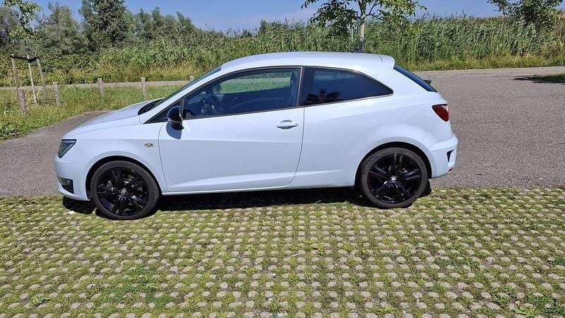 Wit Gebruikt 2016 Cupra Ibiza Hatchback | € 11.500 (Super prijs) - Afbeelding 1/4