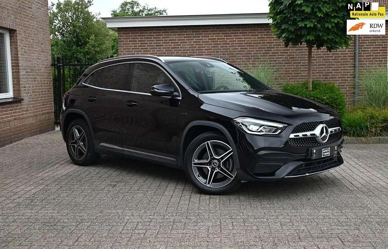 Zwart Gebruikt 2020 Mercedes GLA250 Business SUV | € 35.900 (Eerlijke prijs) - Afbeelding 1/4