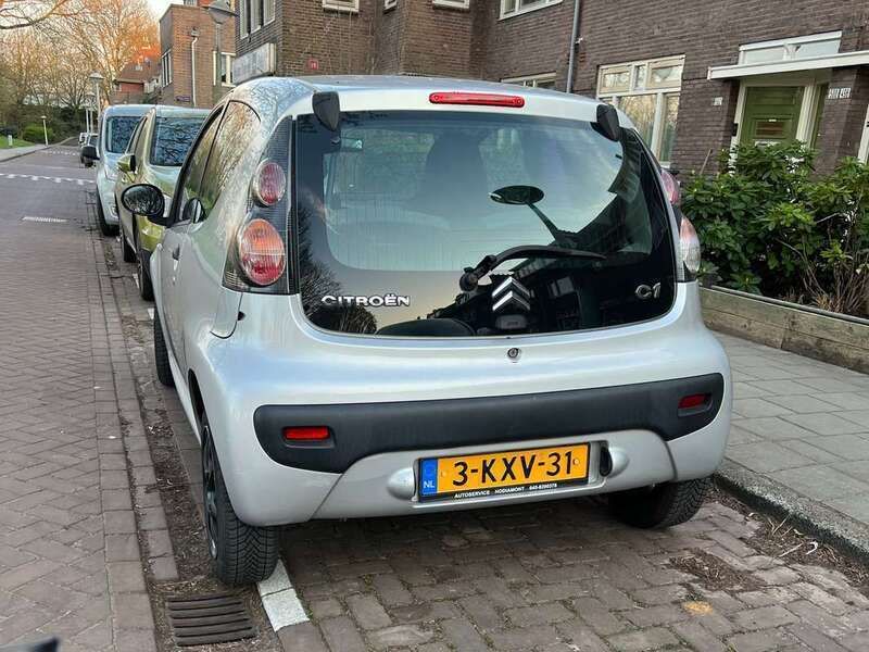 Zilver Gebruikt 2011 Citroën C1 SELECTION Hatchback | € 2.950 (Eerlijke prijs) - Afbeelding 1/4