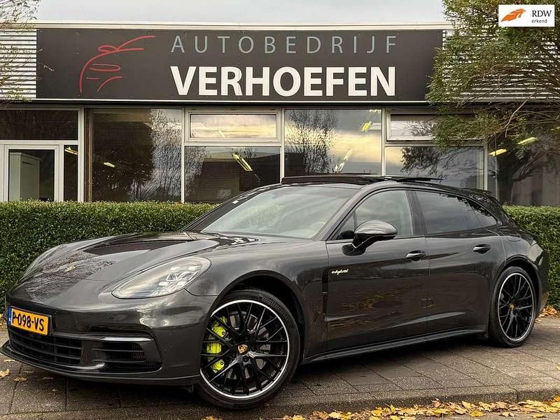 Grijs (metallic) Gebruikt 2018 Porsche Panamera Sport Turismo Stationwagen | € 51.950 (Goede deal) - Afbeelding 1/4