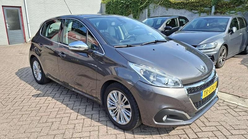 Grijs Gebruikt 2018 Peugeot 208 Allure Hatchback | € 9.950 (Eerlijke prijs) - Afbeelding 1/4