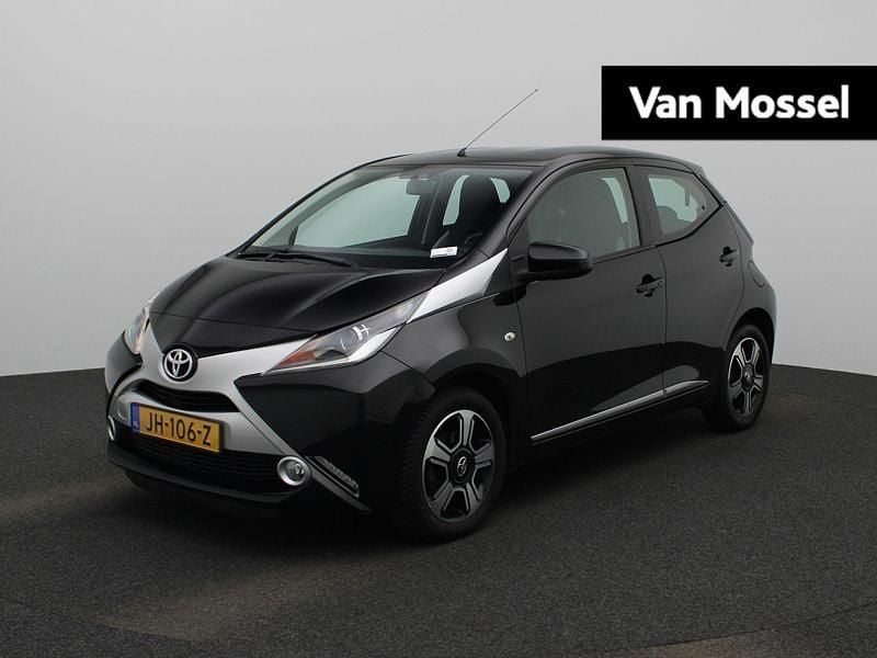 Zwart Gebruikt 2015 Toyota Aygo X-wave Hatchback | € 8.900 (Eerlijke prijs) - Afbeelding 1/4