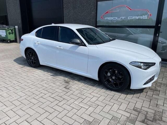 Wit Gebruikt 2019 Alfa Romeo Giulia Sedan | € 20.950 - Afbeelding 1/4