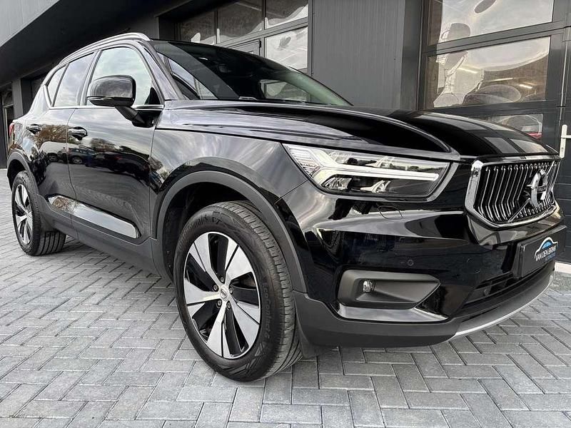 Zwart Gebruikt 2021 Volvo XC40 Inscription SUV | € 28.450 (Super prijs) - Afbeelding 1/4