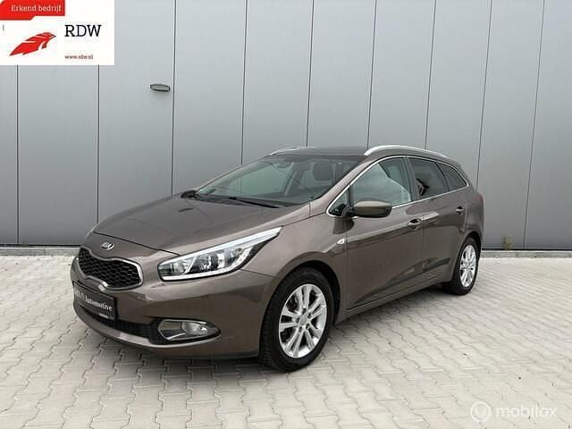 Bruin Gebruikt 2013 Kia Ceed Sportswagon FIFA World Cup Edition Stationwagen | € 8.950 (Eerlijke prijs) - Afbeelding 1/4