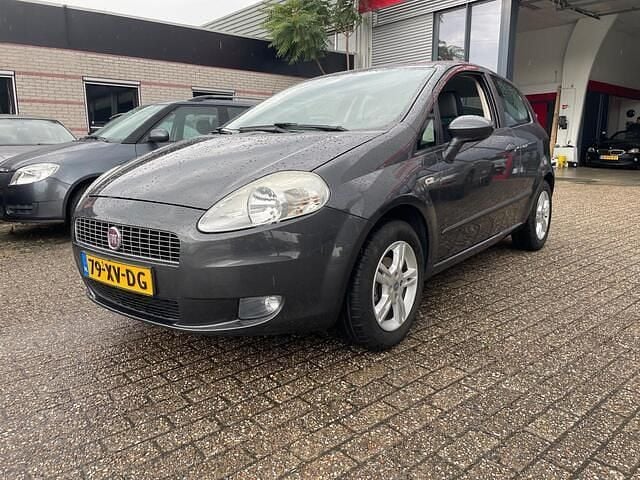 Grijs Gebruikt 2007 Fiat Grande Punto Dynamic Hatchback | € 4.495 (Duur) - Afbeelding 1/4