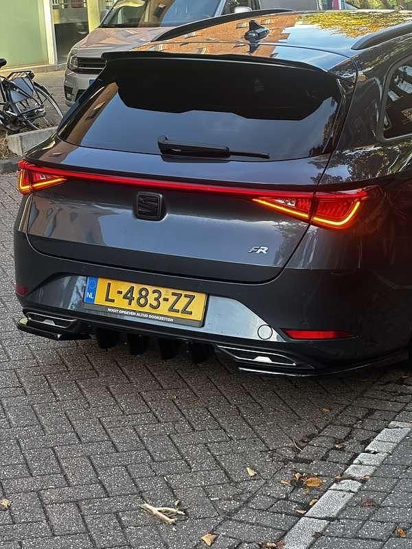 Grijs Gebruikt 2021 Seat Leon Style Stationwagen | € 19.000 (Eerlijke prijs) - Afbeelding 1/4