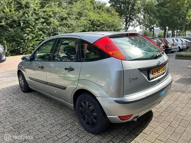 Occasion Ford Focus 75 PK (55 kW) 2004 Grijs Hatchback