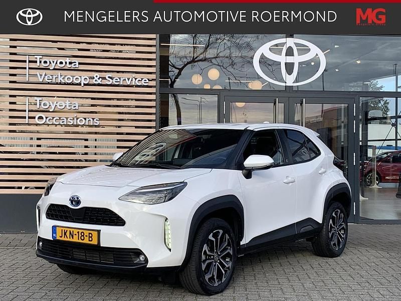 Wit Gebruikt 2022 Toyota Yaris Hybrid SUV | € 26.450 (Eerlijke prijs) - Afbeelding 1/4