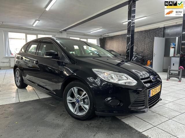 Zwart Gebruikt 2014 Ford Focus Hatchback | € 5.650 (Eerlijke prijs) - Afbeelding 1/4