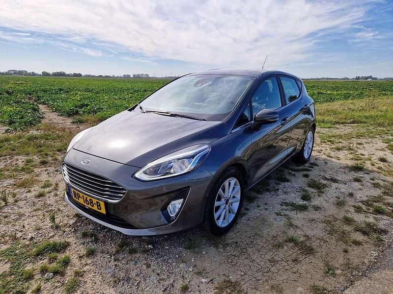 Grijs Gebruikt 2018 Ford Fiesta Titanium Hatchback | € 10.499 (Goede deal) - Afbeelding 1/4
