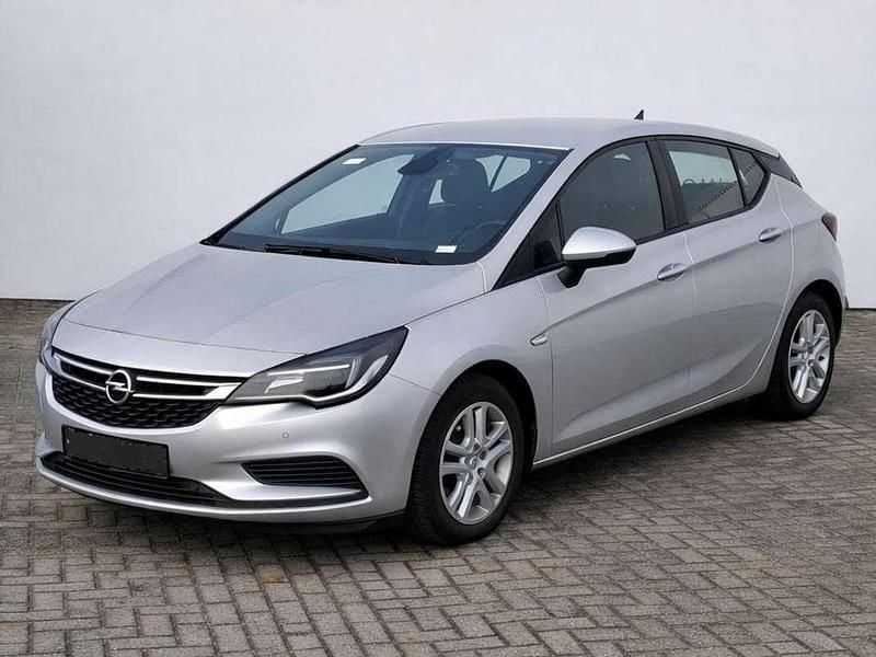 Zilver Occasion 2018 Opel Astra Edition Hatchback | € 10.450 (Goede deal) - Afbeelding 1/4