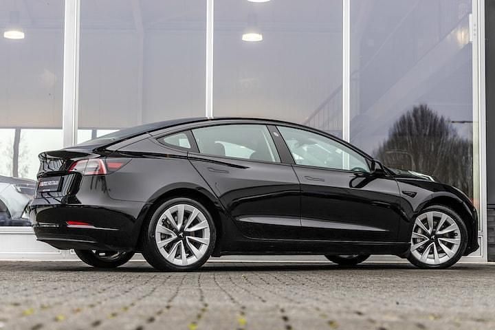 Occasion Tesla Model 3 Standard Range 235 kW (320 PK) 2022 Zwart Sedan