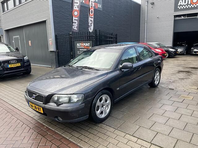 Grijs Occasion 2002 Volvo S60 Sedan | € 1.999 (Eerlijke prijs) - Afbeelding 1/4