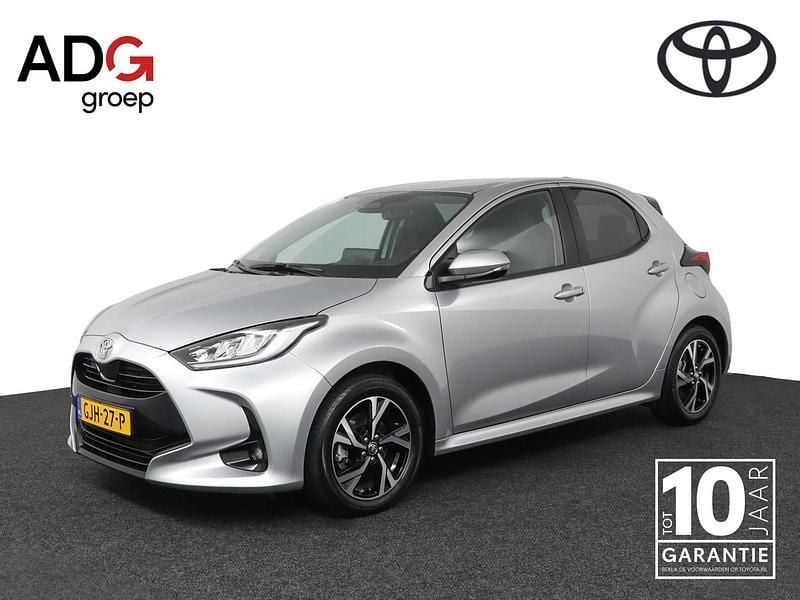Grijs Gebruikt 2024 Toyota Yaris Hybrid Edition Hatchback | € 24.950 (Eerlijke prijs) - Afbeelding 1/4
