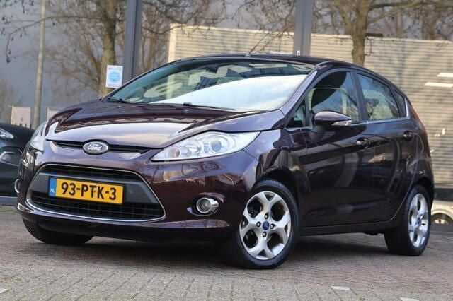 Rood Gebruikt 2011 Ford Fiesta Titanium Hatchback | € 6.995 (Iets duurder) - Afbeelding 1/4
