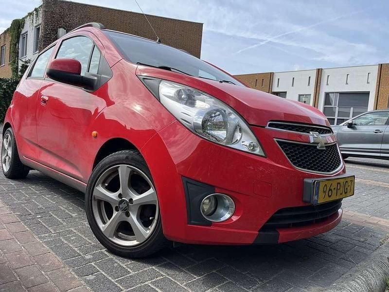 Rood Gebruikt 2011 Chevrolet Spark LS Hatchback | € 950 (Super prijs) - Afbeelding 1/4