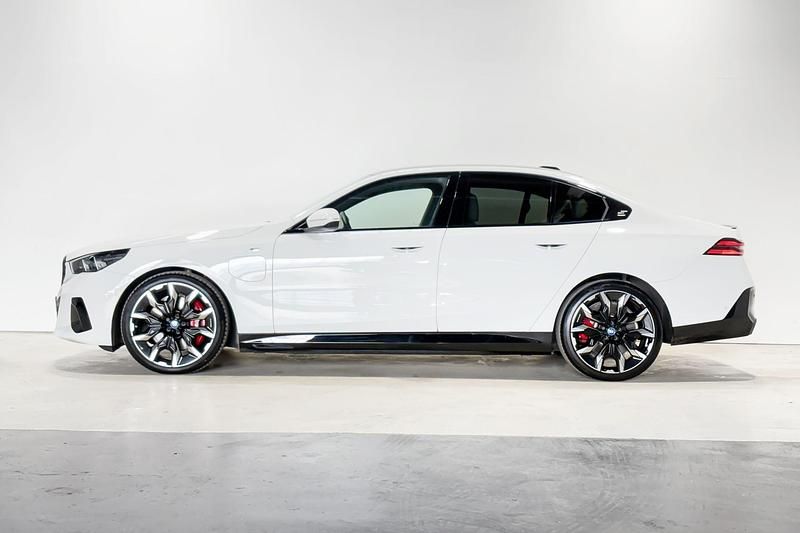 Occasion BMW 550e M Sport 489 PK (359 kW) 2025 Alpinweiss Sedan