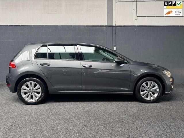 Grijs Gebruikt 2017 VW Golf VII Comfortline Hatchback | € 10.450 (Goede deal) - Afbeelding 1/4