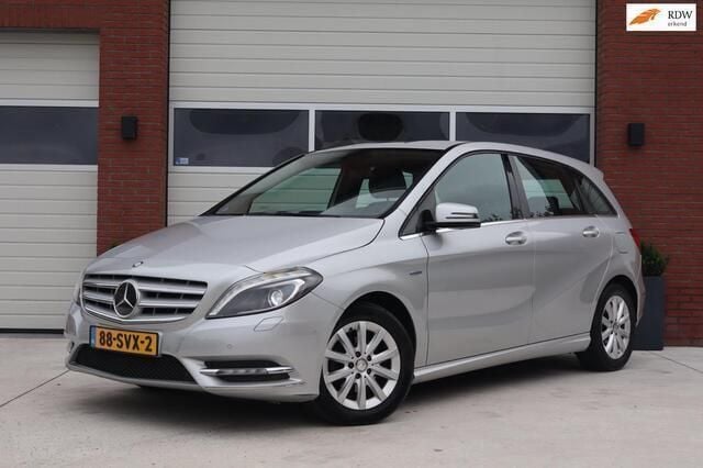 Grijs, metallic lak Gebruikt 2011 Mercedes B180 Ambition MPV | € 7.745 (Goede deal) - Afbeelding 1/4
