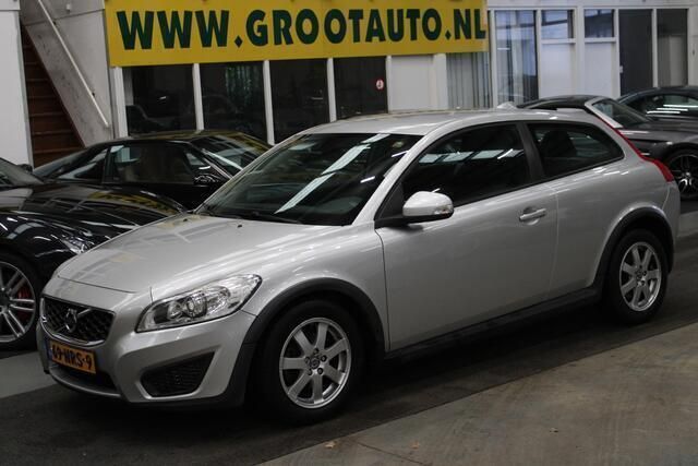 Grijs, metallic lak Gebruikt 2010 Volvo C30 Kinetic Hatchback | € 5.944 (Goede deal) - Afbeelding 1/4