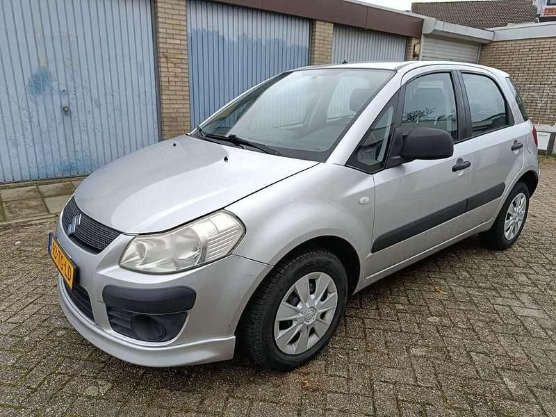 Zilver Occasion 2006 Suzuki SX4 Hatchback | € 2.950 (Goede deal) - Afbeelding 1/4