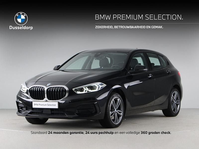 Zwart Gebruikt 2023 BMW 118 Sport Line Hatchback | € 28.450 (Eerlijke prijs) - Afbeelding 1/4
