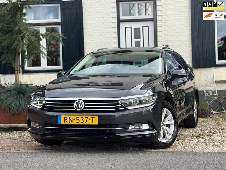 Grijs Occasion 2018 VW Passat Comfortline Stationwagen | € 12.950 (Eerlijke prijs) - Afbeelding 1/4