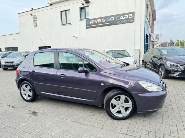 Paars Gebruikt 2002 Peugeot 307 Sedan | € 3.950 - Afbeelding 1/4