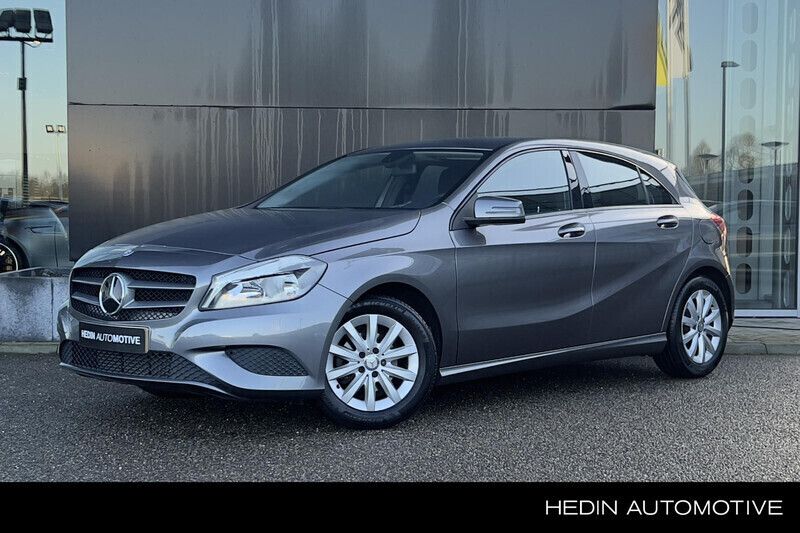 Grijs, metallic lak Gebruikt 2014 Mercedes A180 Hatchback | € 12.900 (Eerlijke prijs) - Afbeelding 1/4