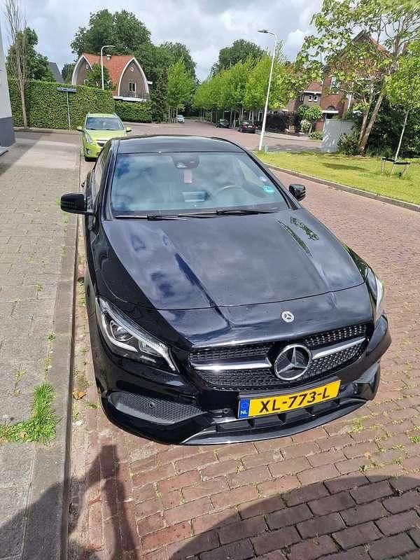 Zwart Occasion 2019 Mercedes CLA180 Sedan | € 22.500 (Duur) - Afbeelding 1/4