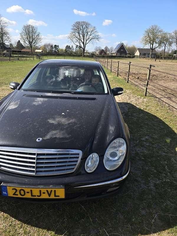 Zwart Gebruikt 2003 Mercedes E200 Avantgarde Sedan | € 2.000 (Iets duurder) - Afbeelding 1/1