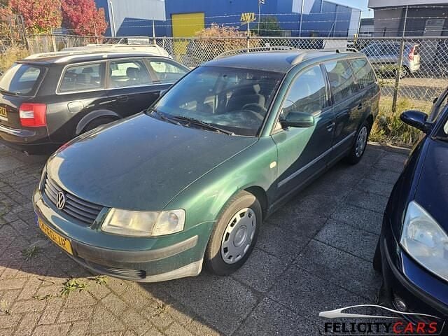 Groen Gebruikt 2000 VW Passat Stationwagen | € 1.250 - Afbeelding 1/4