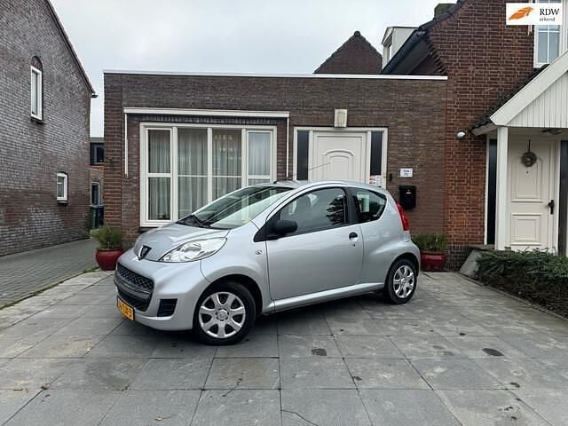 Occasion Peugeot 107 68 PK (50 kW) 2012 Grijs (metallic) Hatchback