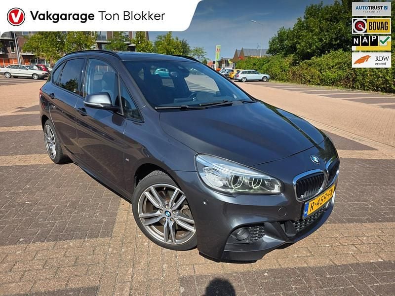 Grijs Gebruikt 2016 BMW 225 M Sport Stationwagen | € 12.495 (Goede deal) - Afbeelding 1/4