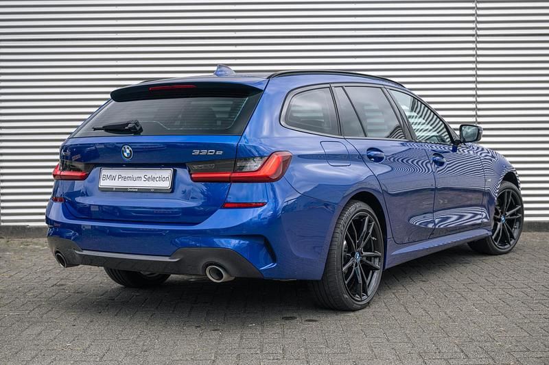 Occasion BMW 330e Executive 292 PK (214 kW) 2022 Blauw Stationwagen