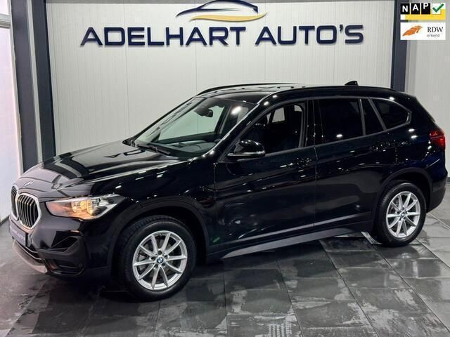 Zwart, metallic lak Gebruikt 2021 BMW X1 Executive SUV | € 26.950 (Super prijs) - Afbeelding 1/4
