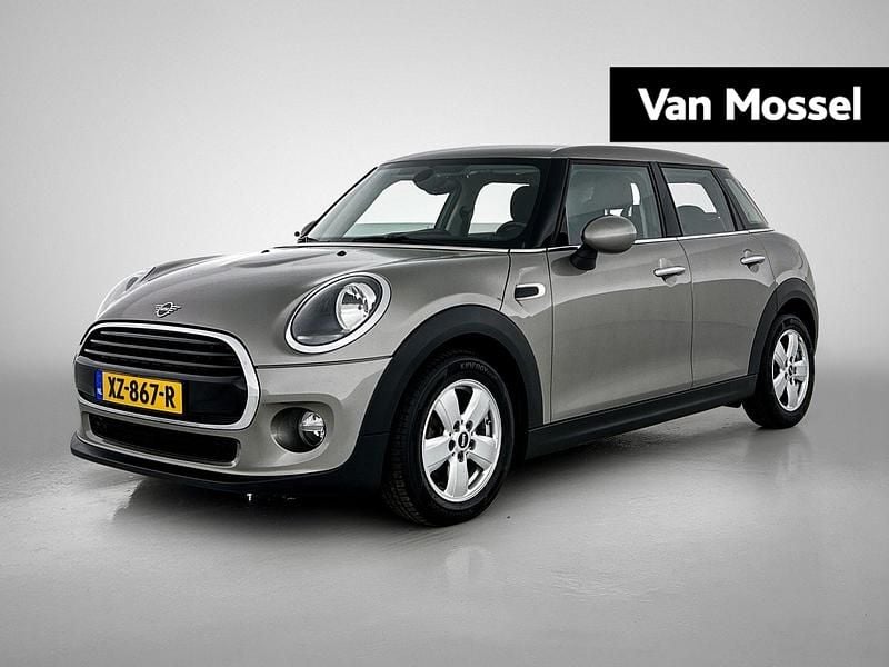 Grijs Gebruikt 2019 Mini Cooper Business Hatchback | € 15.900 (Goede deal) - Afbeelding 1/4