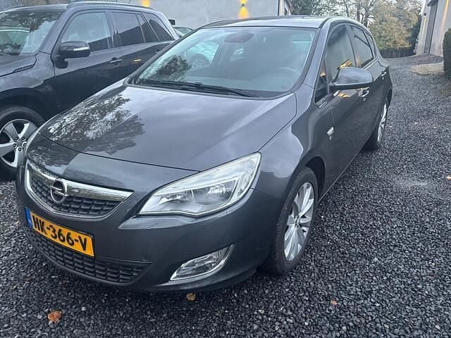 Grijs Gebruikt 2012 Opel Astra Sport Hatchback | € 3.999 (Goede deal) - Afbeelding 1/4