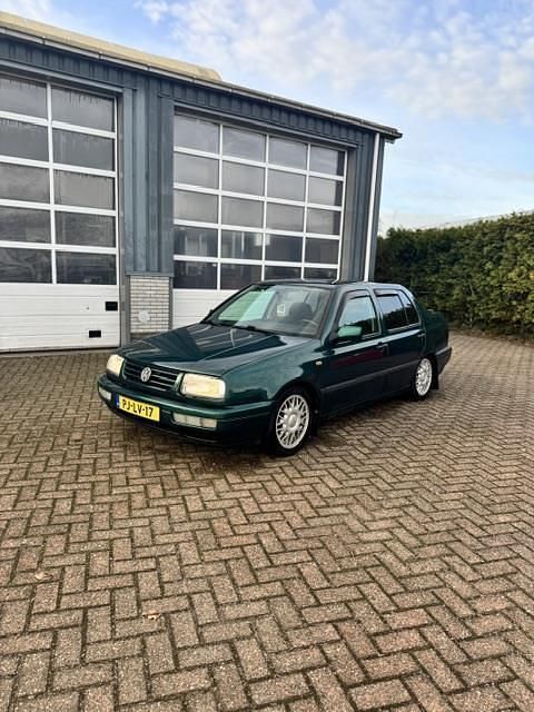 Gebruikt 1996 VW Vento Sedan | € 2.450 - Afbeelding 1/4