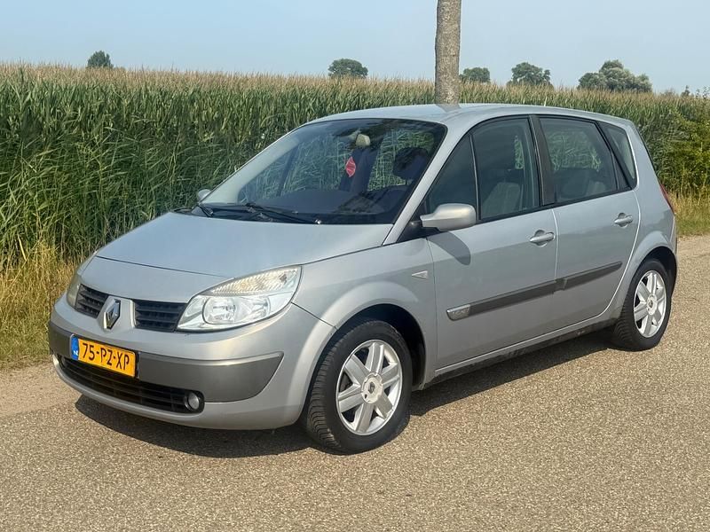 Beige Gebruikt 2005 Renault Scénic II Komfort MPV | € 1.350 (Eerlijke prijs) - Afbeelding 1/4