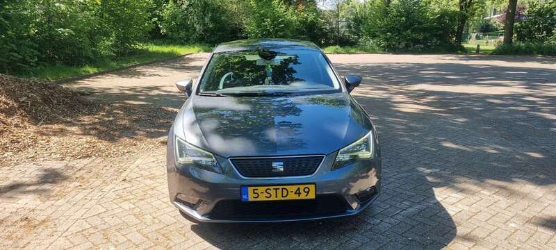 Grijs Gebruikt 2014 Seat Leon Stationwagen | € 6.600 (Eerlijke prijs) - Afbeelding 1/4